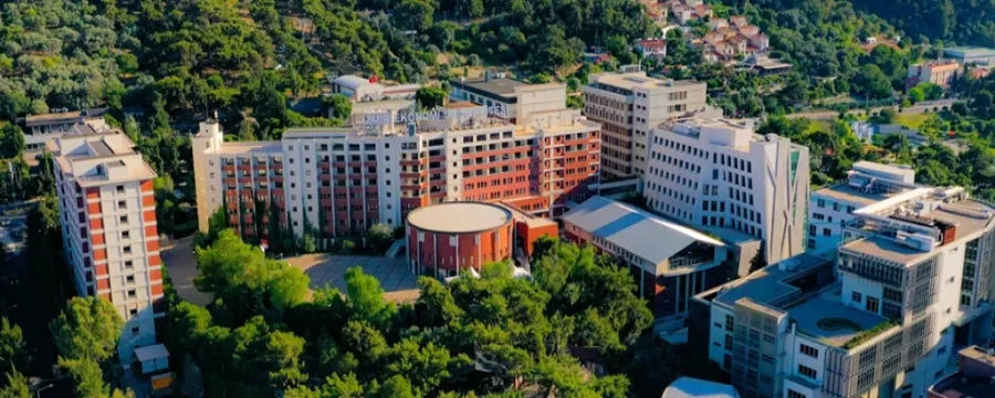 الدراسة في جامعة ازمير الاقتصادية في تركيا