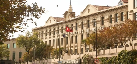 الدراسة في جامعة قادر هاس في تركيا